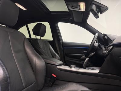 2018 BMW 320D Sedan M Sport · Taklucka · Navi · Läder – bild 12