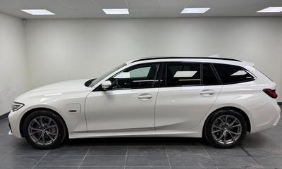 2022 BMW 330e Touring M Sport *Navi*Drag*Cockpit* – bild 6