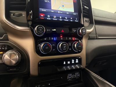 2019 Dodge Ram 1500 Crew Cab 5.7 V8 HEMI Laramie Night · Moms · Pano · H/K · 22" – bild 18