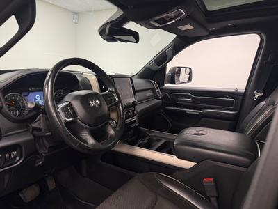 2019 Dodge Ram 1500 Crew Cab 5.7 V8 HEMI Laramie Night · Moms · Pano · H/K · 22" – bild 9