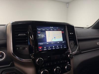 2019 Dodge Ram 1500 Crew Cab 5.7 V8 HEMI Laramie Night · Moms · Pano · H/K · 22" – bild 21