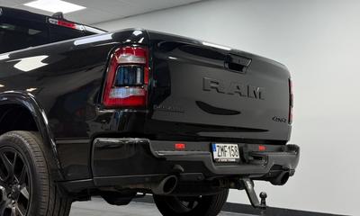 2019 Dodge Ram 1500 Crew Cab 5.7 V8 HEMI Laramie Night · Moms · Pano · H/K · 22" – bild 7