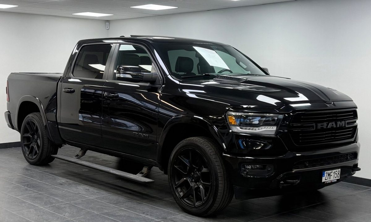 2019 Dodge Ram 1500 Crew Cab 5.7 V8 HEMI Laramie Night · Moms · Pano · H/K · 22"