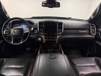 2019 Dodge Ram 1500 Crew Cab 5.7 V8 HEMI Laramie Night · Moms · Pano · H/K · 22" – bild 11