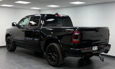 2019 Dodge Ram 1500 Crew Cab 5.7 V8 HEMI Laramie Night · Moms · Pano · H/K · 22" – bild 2