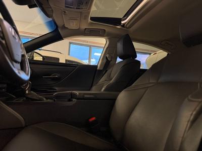 2022 Lexus ES 300h 2.5 E-CVT Limited Edt *Taklucka*Skinn*Navi*B-kam – bild 19