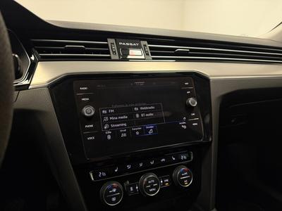 2020 Volkswagen Passat Sportscombi 2.0 TDI 4M *R-line*Matrix*D-värm*Spec – bild 15