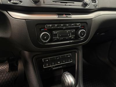 2012 Volkswagen Sharan 7-sits 2.0 TDI Masters · Pano · D-värm · Eldörrar · Nav – bild 17