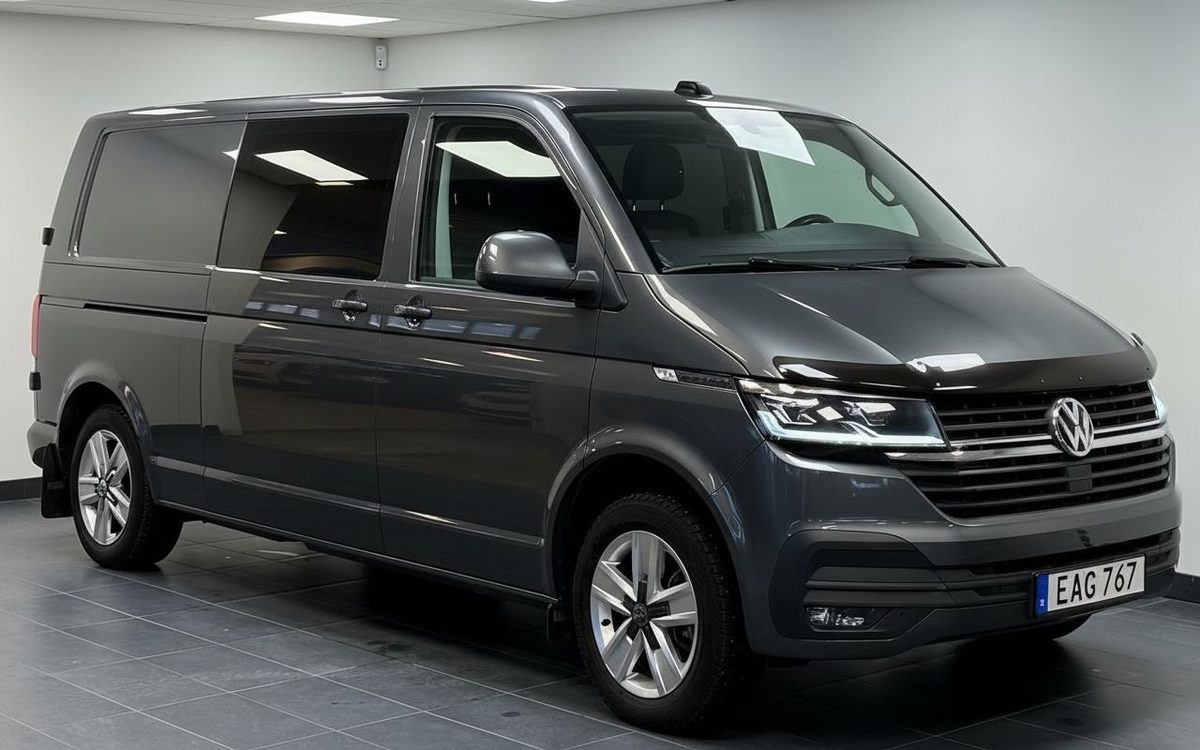 2021 Volkswagen Transporter Kombi 4M*Cockpit*Fullutr*LED*Inredning*SN-påbyggd*