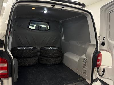 2018 Volkswagen Transporter Kombi T32 2.0 TDI 4M · Moms · Q-pax · LED · Carplay · Nedla – bild 24